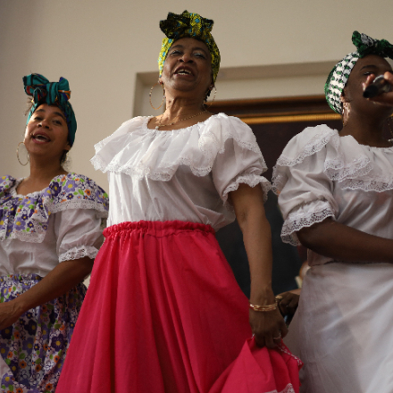 Mujeres afro danzando