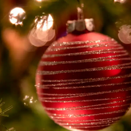 Manos que tejen Navidad