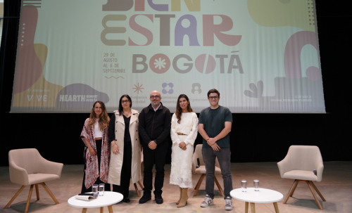 funcionarios en evento público