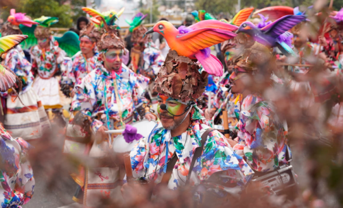 Desfile de Comparsas: 30 años de tradición, color y alegría 