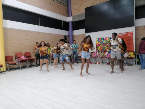 Grupo de baile en Ciudad Bolívar