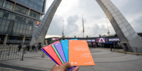foto de libros en arco de corferias