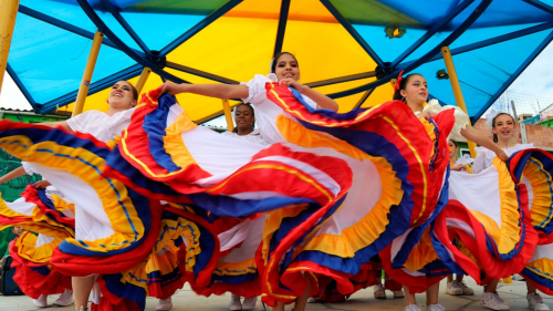 Personas bailando Cumbia
