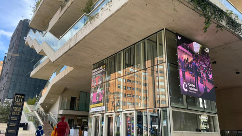 Fotografía de la entrada del Centro Felicidad Chapinero