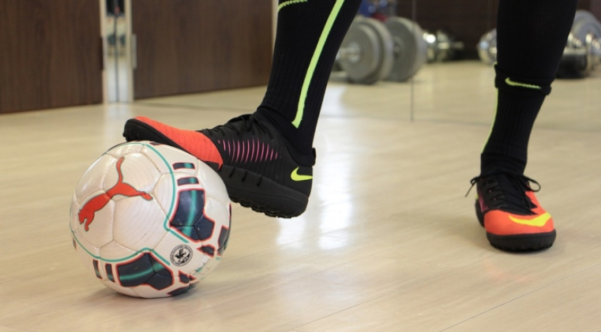 El fútbol sala une a niños y mayores con el 'Área Futsal