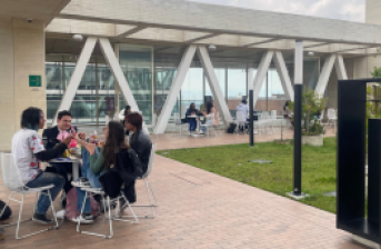 Fotografía de la terraza del Centro Felicidad Chapinero