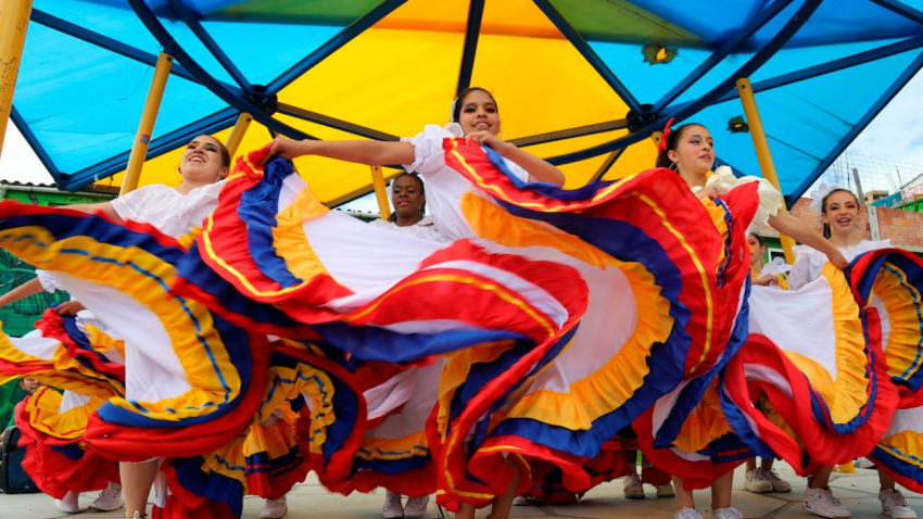 Personas bailando Cumbia