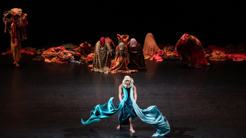 Foto de obra Encantado de Lia Rodrigues Companhia de Damças