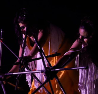 MAMBAKO lleva la fuerza de sus tambores al teatro
