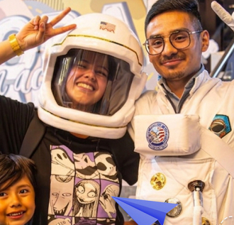 familia posando alegre