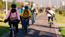 personas montando bicicleta