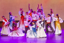 Ballet Tierra Colombiana - Personas bailando