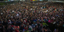 Personas concentradas masivamente en un escenario público de Bogotá