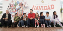 Navidad 2024, Alcalde y secretario con niños y niñas